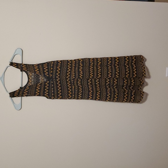 Dex black and gold patternes sleeveless dress - Picture 5 of 7